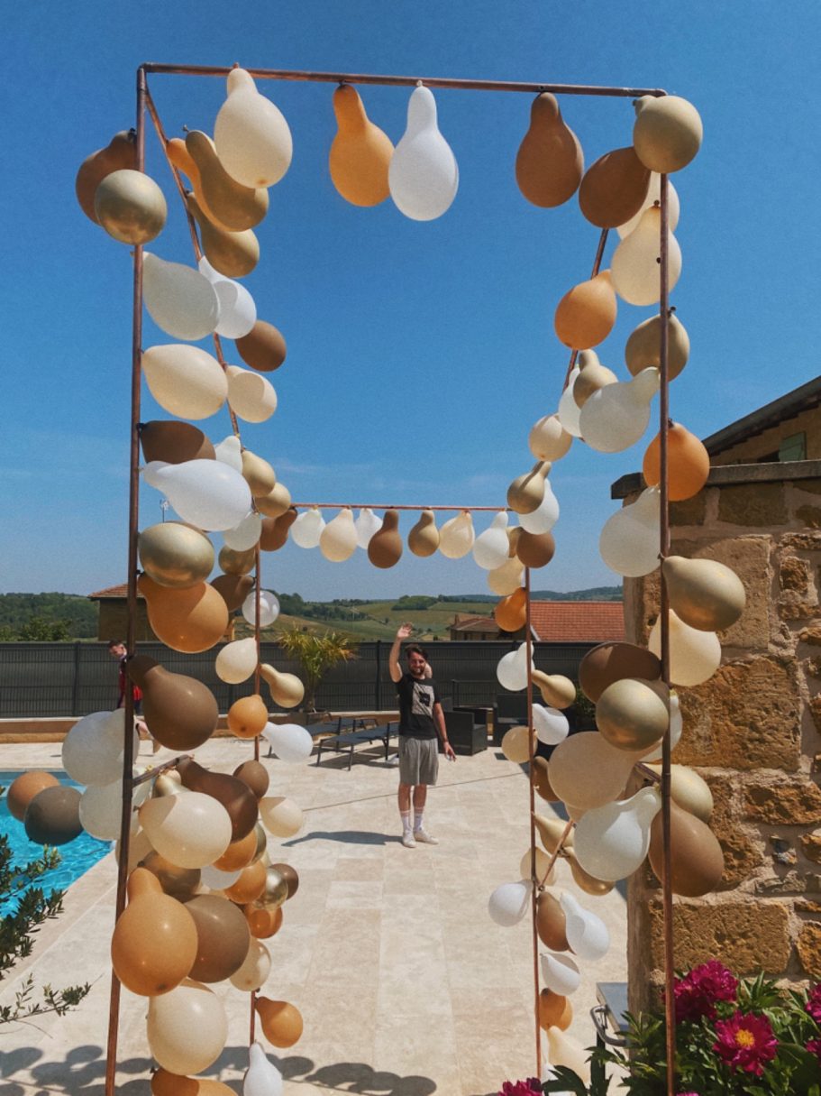 Arche de ballons en cuivre by Atelier Mauriane Arche de ballons sur-mesure